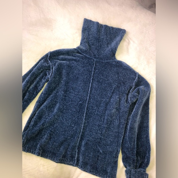 Turtleneck Sweater - Picture 2 of 7